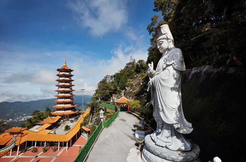 Kuala Lumpur: Genting Highlands & Batu Caves Day Trip - Climbing the 272 steps at Batu Caves