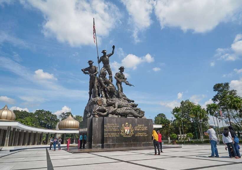 Kuala Lumpur: Half Day Group City Highlights Tour - Perdana Botanical Garden and the National Mosque