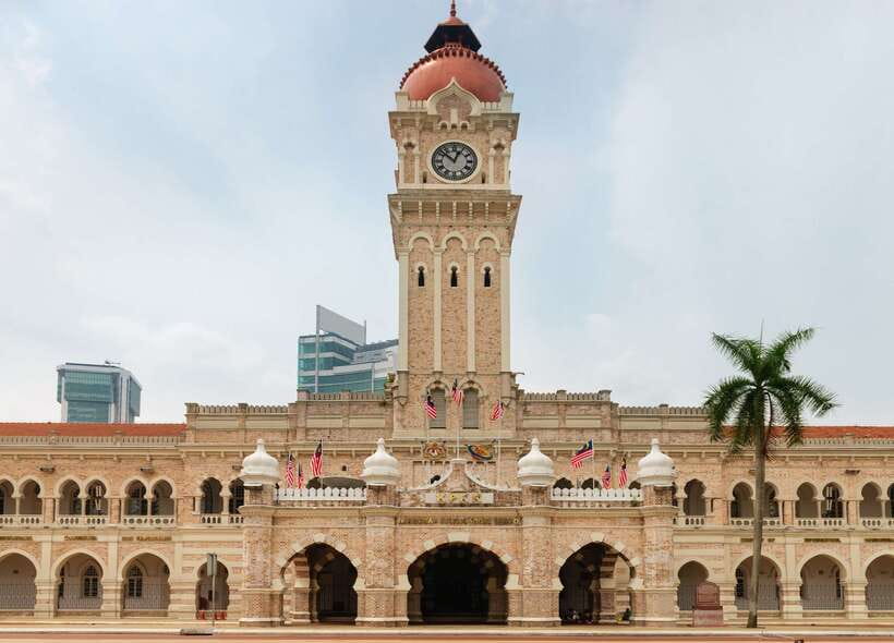 Kuala Lumpur: Half-Day Photo Tour with Petronas Twin Towers - Two towers, two very different Kuala Lumpur views