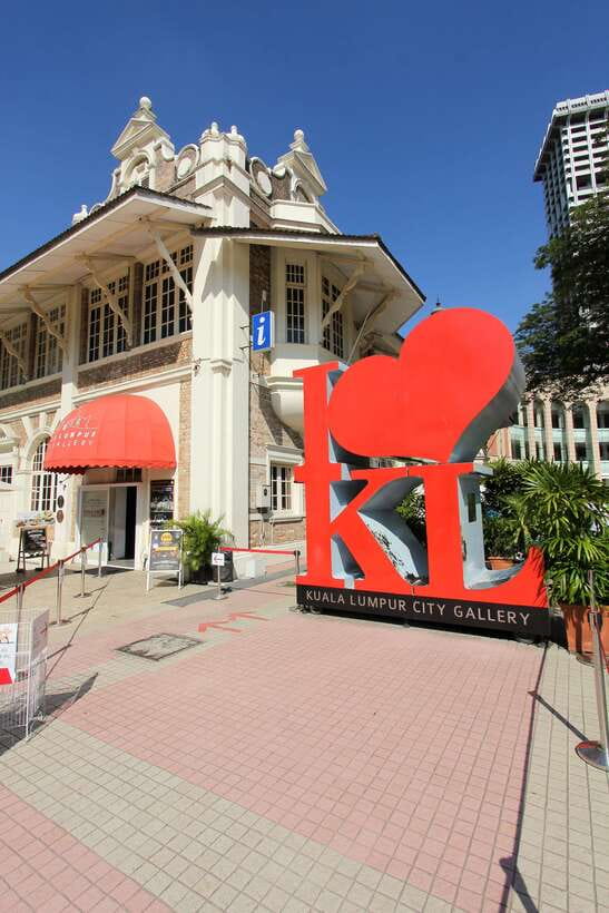 Kuala Lumpur: Half-Day Photo Tour with Petronas Twin Towers - Merdeka Square and Kuala Lumpur’s civic center
