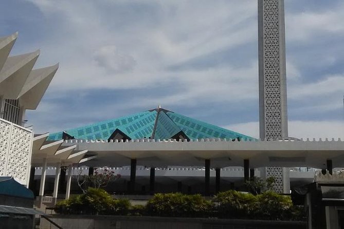 Kuala Lumpur InfoFun Walking Tour Experience - Chinatown temples and layered city life