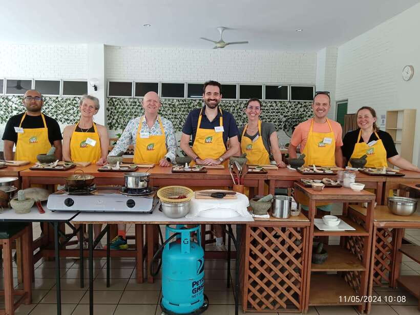 Kuala Lumpur: Malaysian Cooking Class with Market Tour - Starting with Malaysian food at TTDI Wet Market