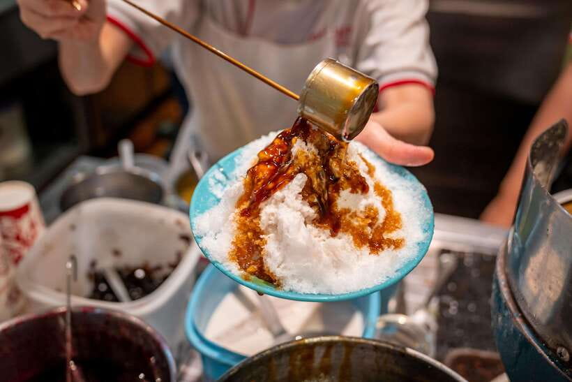 Kuala Lumpur: Nightlife Street Food Tour with 6 Tastings - The MRT ride to Sri Maha Mariamman Temple