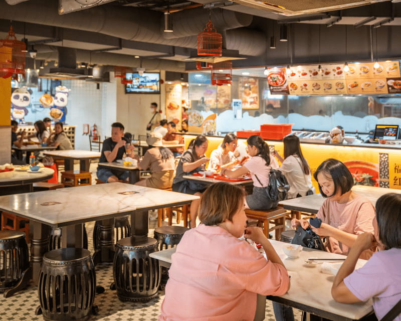 Kuala Lumpur: Nightlife Street Food Tour with 6 Tastings - Beef meatball soup and claypot chicken rice