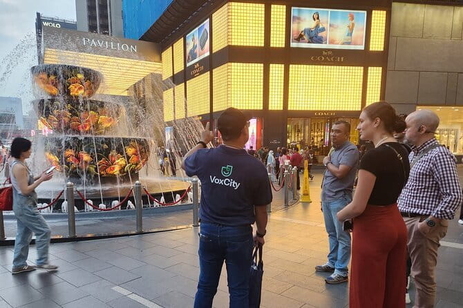 Kuala Lumpur: Nightlife Walking Tour with Local Guide - Meeting at KLCC and getting started