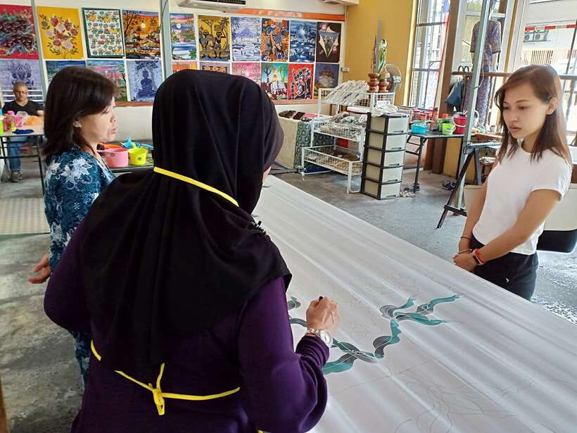 Kuala Lumpur: Private Batu Cave, National Mosque Tour, Lunch - Petaling Street and Central Market