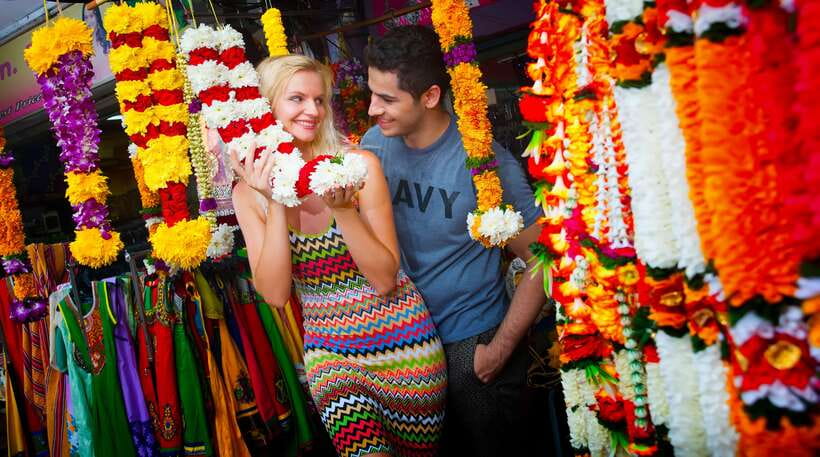 Kuala Lumpur: Private Batu Cave, National Mosque Tour, Lunch - What your guide actually does