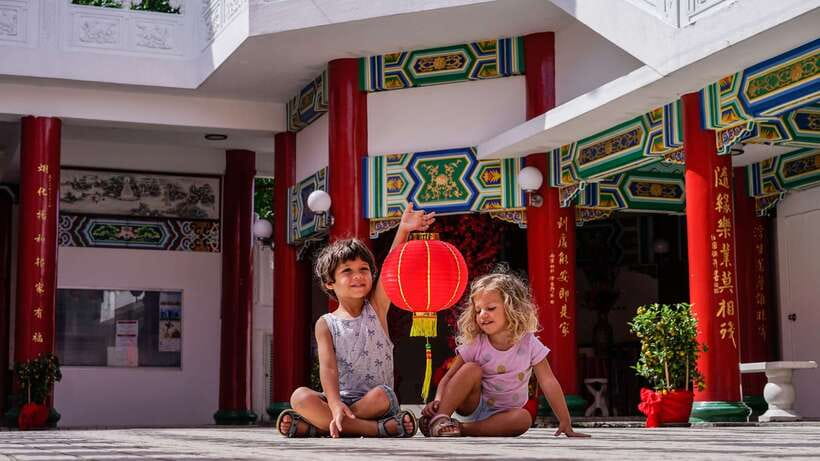 Kuala Lumpur: Private Batu Cave, National Mosque Tour, Lunch - Thean Hou Temple above the city