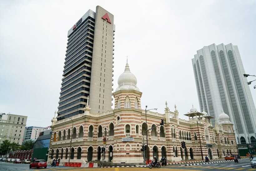 Kuala Lumpur: Private custom walking tour with a local guide - Museums and paid sights require planning