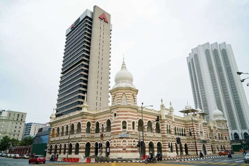 Kuala Lumpur: Private custom walking tour with a local guide - Your first meeting in central Kuala Lumpur