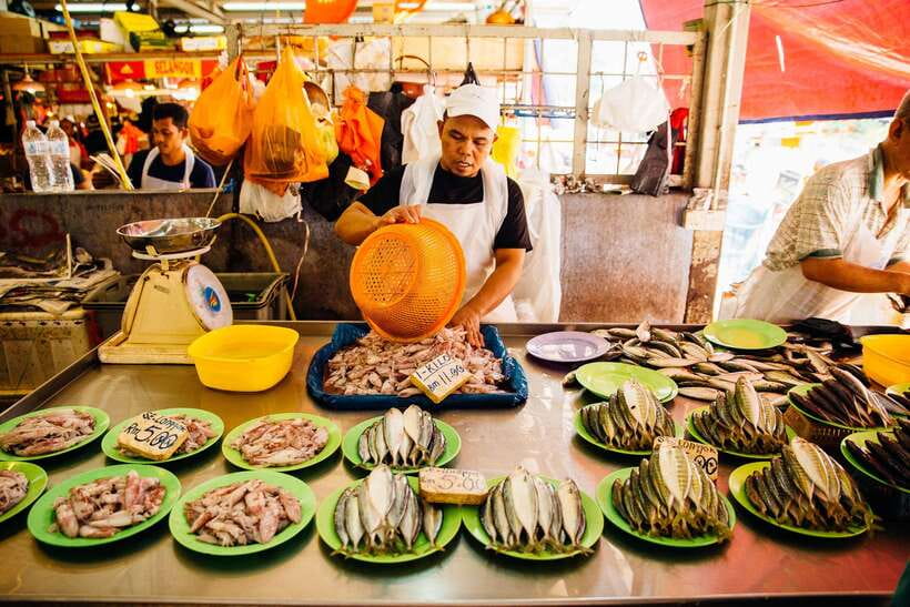 Kuala Lumpur: Private Food Tour – 10 Tastings with Locals - Petaling Street, stalls, and local food choices