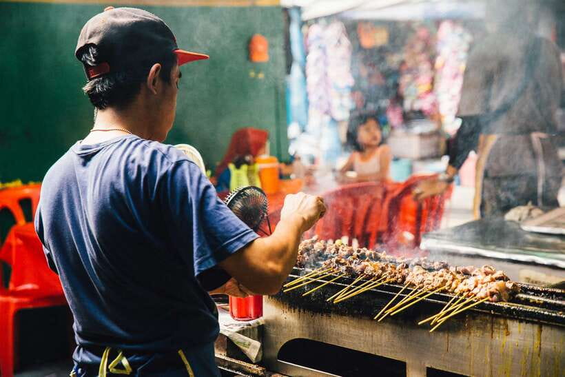 Kuala Lumpur: Private Food Tour – 10 Tastings with Locals - Guan Di Temple and Sri Mahamariamman Temple