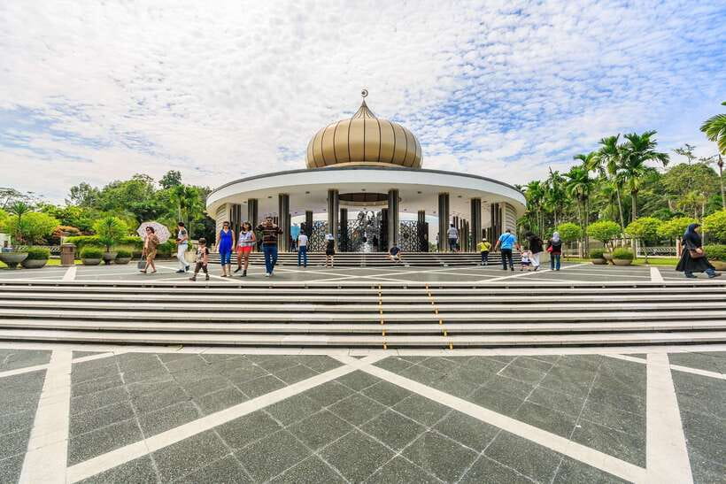 Kuala Lumpur: Private Full-Day 10 Wonders Tour - Batu Caves and the day’s first physical test