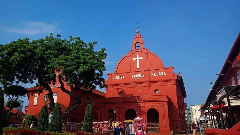 Kuala Lumpur: Private Malacca Night Tour w/Cruise & Trishaw - Climbing St. Paul’s Hill for the old church ruins