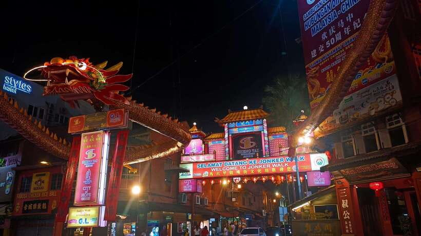 Kuala Lumpur: Private Malacca Night Tour w/Cruise & Trishaw - A Famosa and the Independence Memorial