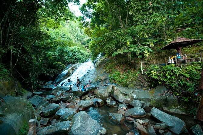 Kuala Lumpur Private Tour to Batu Caves Hotsprings And Waterfalls - What to pack for Batu Caves and Templer Park