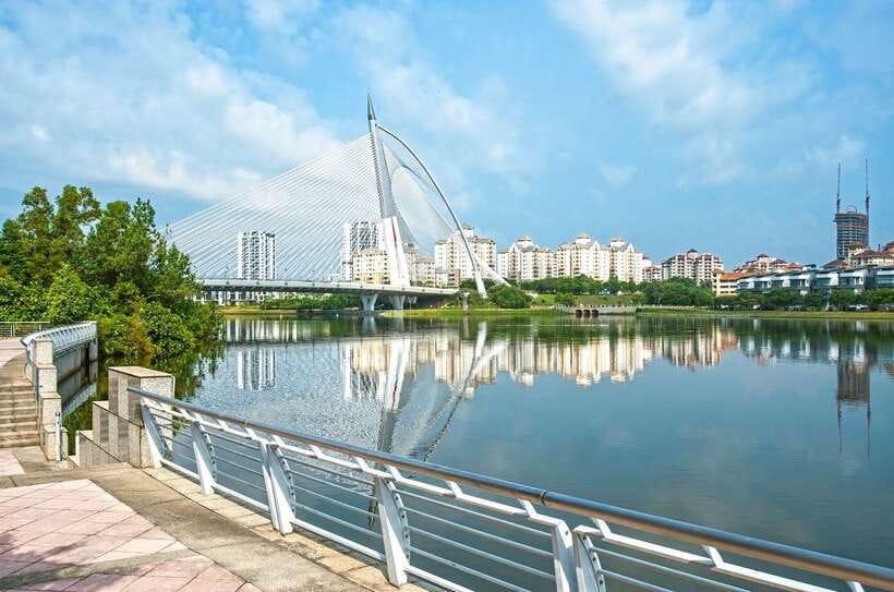 Kuala Lumpur: Putrajaya City Tour with Lake Cruise - Transport, guides, and what is included