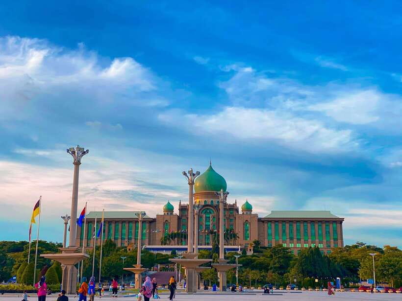 Kuala Lumpur: Putrajaya Tour Half Day Tour [Shared/Private] - Why Putrajaya makes a worthwhile half-day outing