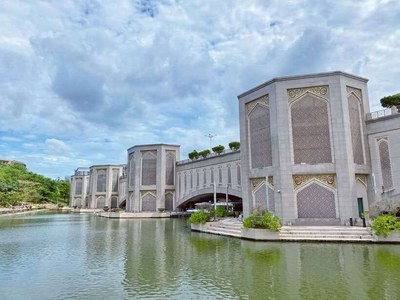 Kuala Lumpur: Putrajaya Tour Half Day Tour [Shared/Private] - Cruising Putrajaya Lake at about 11:00 AM