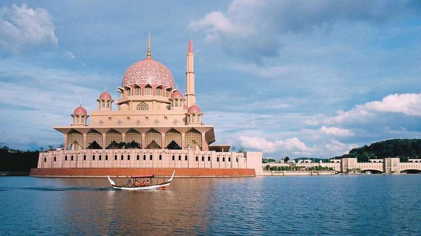 Kuala Lumpur: Putrajaya Tour with Traditional Boat Cruise - Key points to know before you book