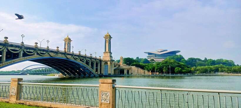 Kuala Lumpur: Putrajaya Tour with Traditional Boat Cruise - Starting the tour at MATIC or your Kuala Lumpur hotel