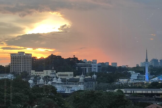 Kuala Lumpur's Nightlife Secrets and Street Food - Chocolate tea and Malaysian-style cocktails