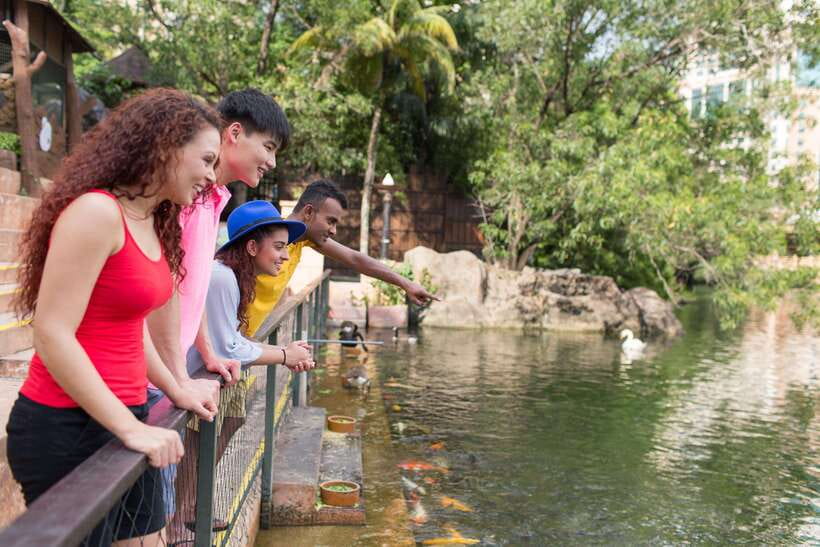 Kuala Lumpur: Sunway Lagoon Entry Ticket - Handling money while wearing a swimsuit