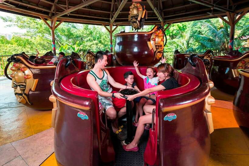 Kuala Lumpur: Sunway Lagoon Theme Park Ticket with Transfer - Amusement Park rides and high views
