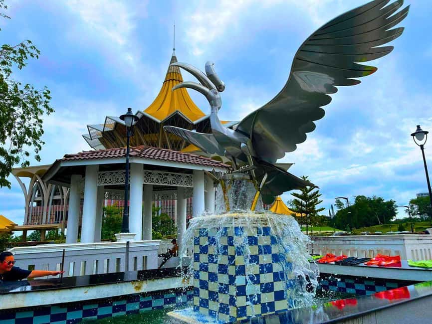 Kuching: Walking Tour with Sampan Boat Ride and Lunch - What $26 buys you in four hours