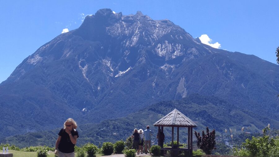 Kundasang: Day Tour with Desa Dairy Farm and Alpaca Club - Sabah City Mosque on the way back