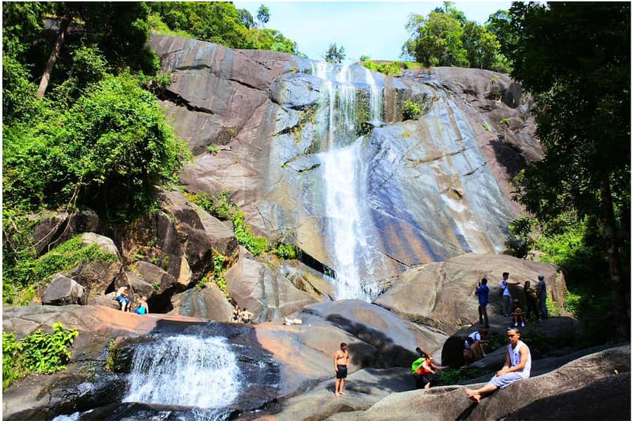 Langkawi: Half- or Full-Day Private Car Tour of Highlights - Langkawi Craft Complex and local shopping