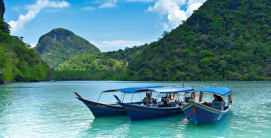 Langkawi: Island Hopping Shared or Private Boat Options - Pulau Dayang Bunting and the freshwater lake