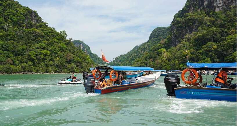 Langkawi: Island Hopping Tour - 9:30 AM: Eagles near Pulau Singa Besar