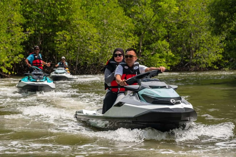 Langkawi: Jet Ski Tour UNESCO Kilim Geopark Free Video - Watching eagles over the mangrove canopy