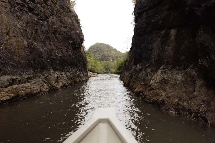 Langkawi: Kilim Geopark Mangrove Tour with Eagle Watching - What to expect at the floating restaurant
