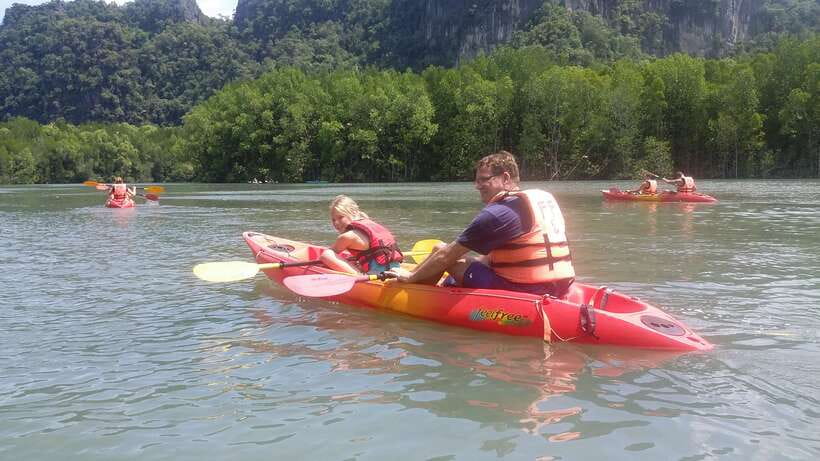 Langkawi: Kilim River Mangrove Safari Kayaking Tour - Lunch at the fish farm floating restaurant