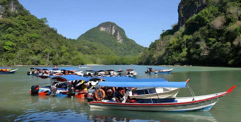 Langkawi: Mangrove Tour with Kilim Geoforest Park & Bat Cave - The island beach is for a short swim