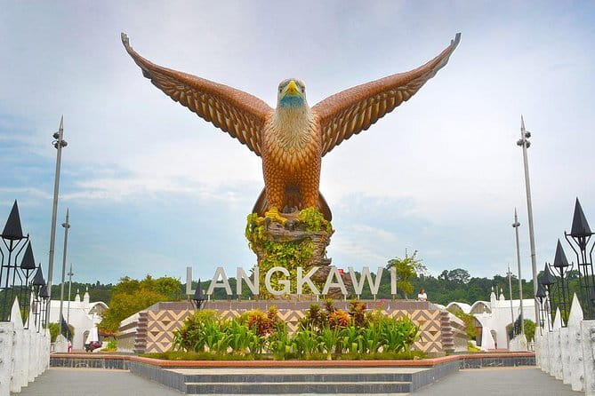 Langkawi: Private Tour with Sky Bridge and Cable Car - Art, crafts, and the Perdana Gallery