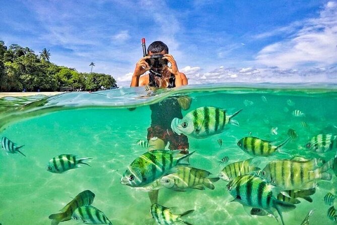 Langkawi Tour A - Land Tour & Pulau Dangli Snorkeling - Eagle Square starts the day with Langkawi’s giant symbol