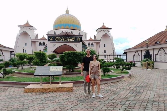 Malacca Day Tour - Walking the riverbank toward Chinatown and Jonker Street