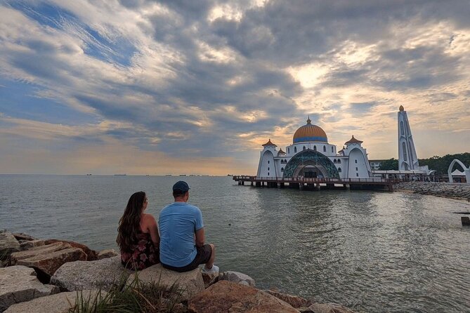 Malacca's Famous Spots: Private Day Tour - The Malacca Strait Mosque at the end of the day