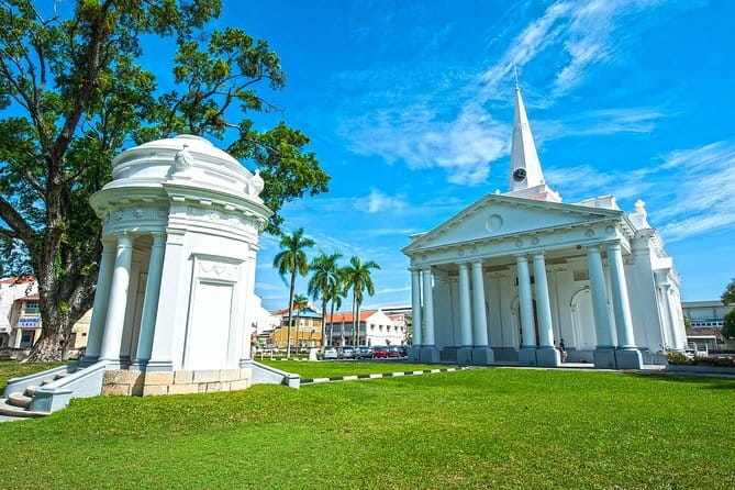 Malaysia: Penang Tropical Spice Garden Guided Tours Tickets - Finish at the café above Teluk Bahang