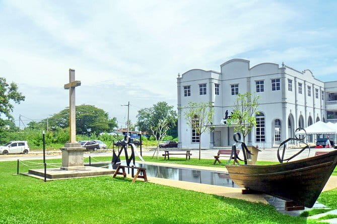 Melaka Full-Day Trip From Kuala Lumpur - Christ Church and Red Square
