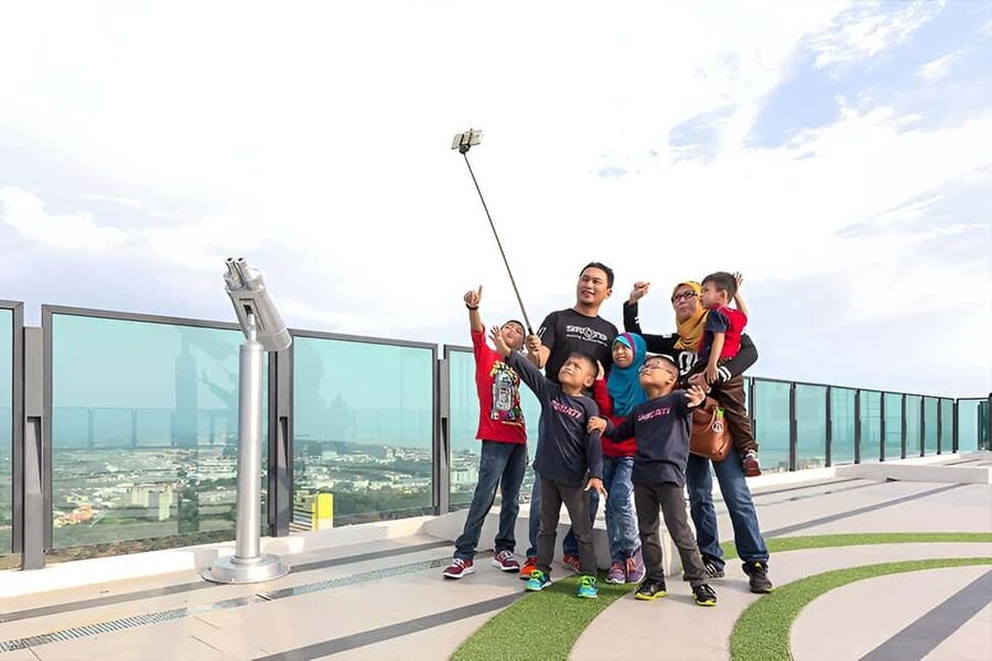 Melaka: The Shore Sky Tower Admission Ticket - The glass floor at 163 meters