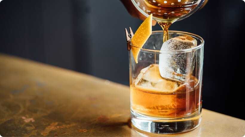 Nomadic Nightfall: Kuching Pub Crawl Adventure - The guide makes the difference