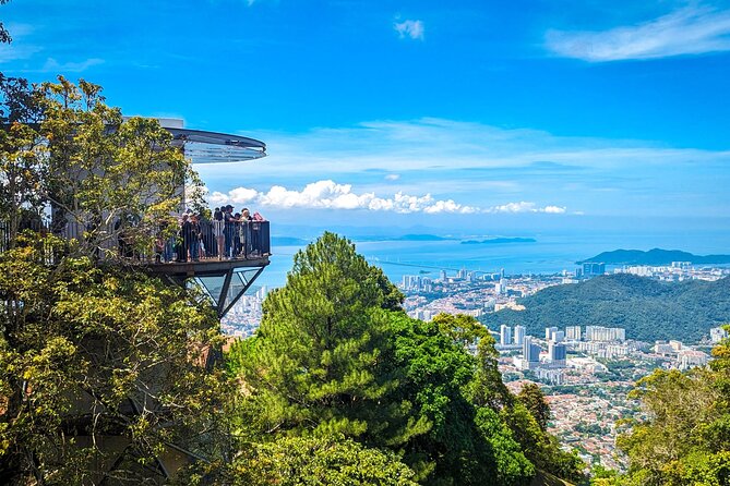 Penang City & temple Tour with Penang Hill Train Fast Lane Ticket - Wat Chayamangkalaram and its 33-metre Buddha