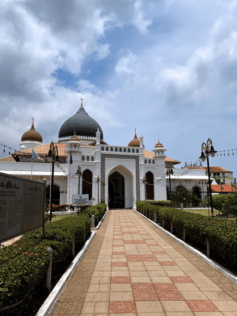Penang: Georgetown Foodie Walking Tour with a Cocktail - Is $95 a fair price for four hours?