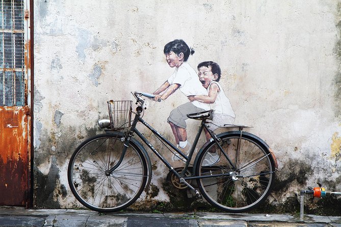 Penang Instagrammable Tour with Lunch - George Town street art, with time to look up