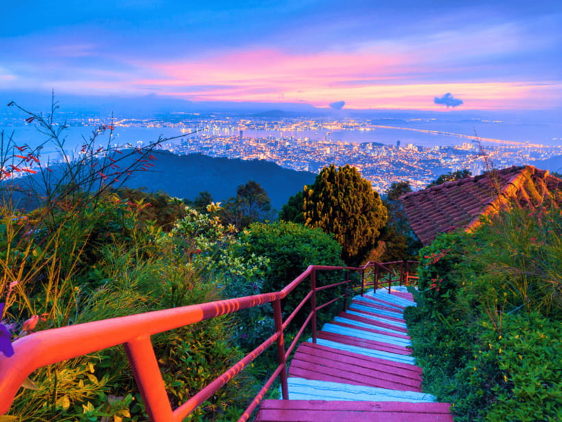 Penang: Kek Lok Si Temple and Penang Hill Guided Tour - What the guide adds beyond transport