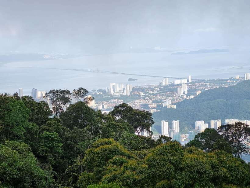 Penang: Kek Lok Si Temple and Penang Hill Guided Tour - Starting from George Town with hotel pickup